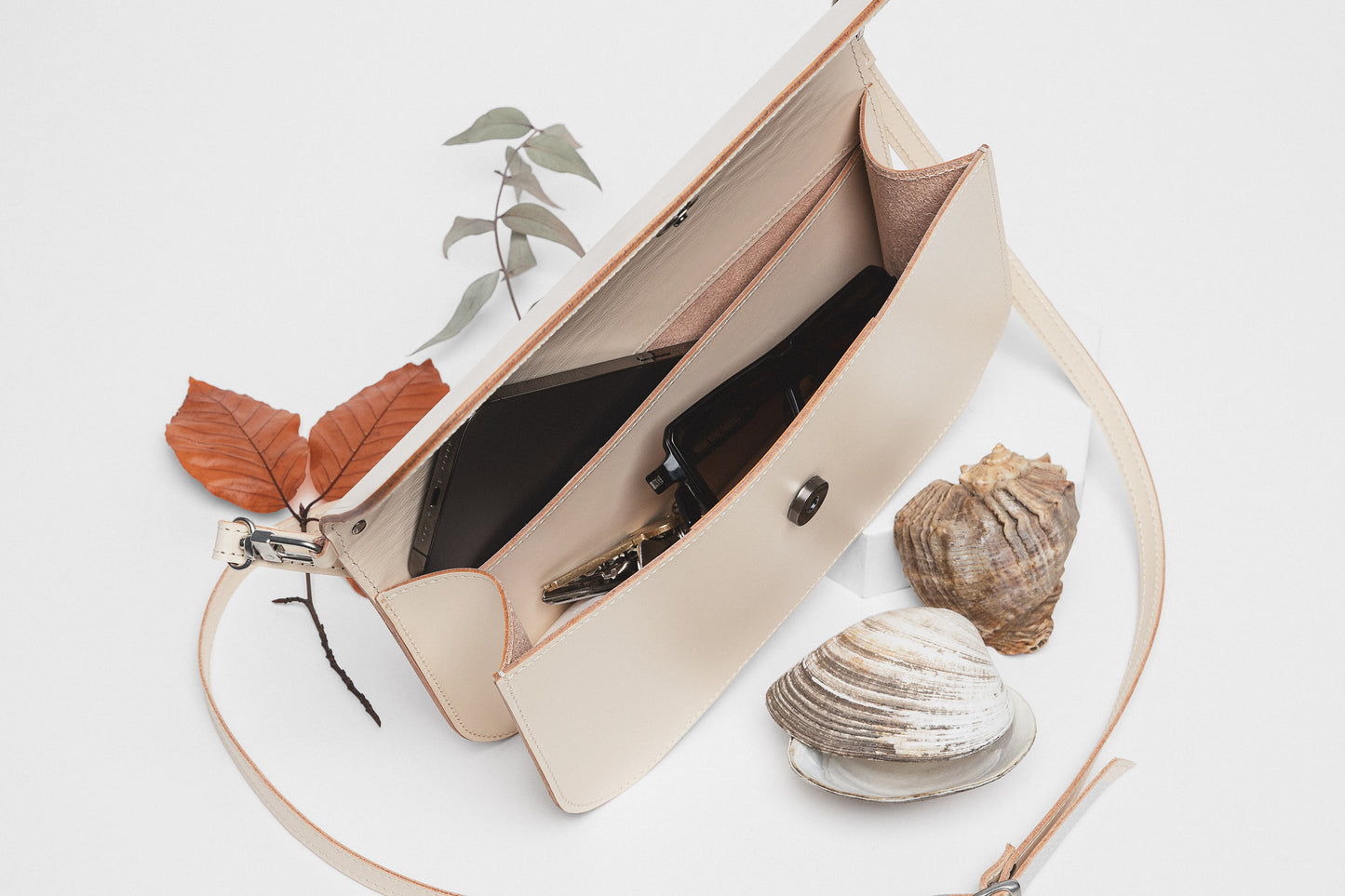 Leather Handbag Model Baguette with Two Straps – Cookie