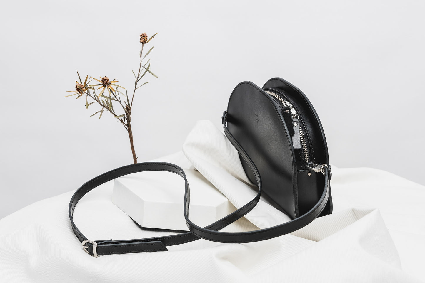 Leather Handbag Half Moon - Black