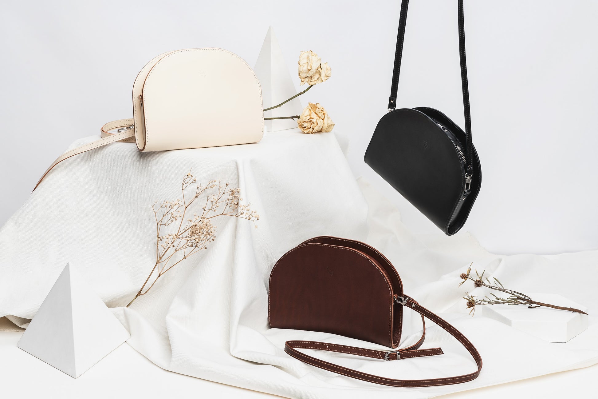 Leather Handbag Half Moon - Cookie