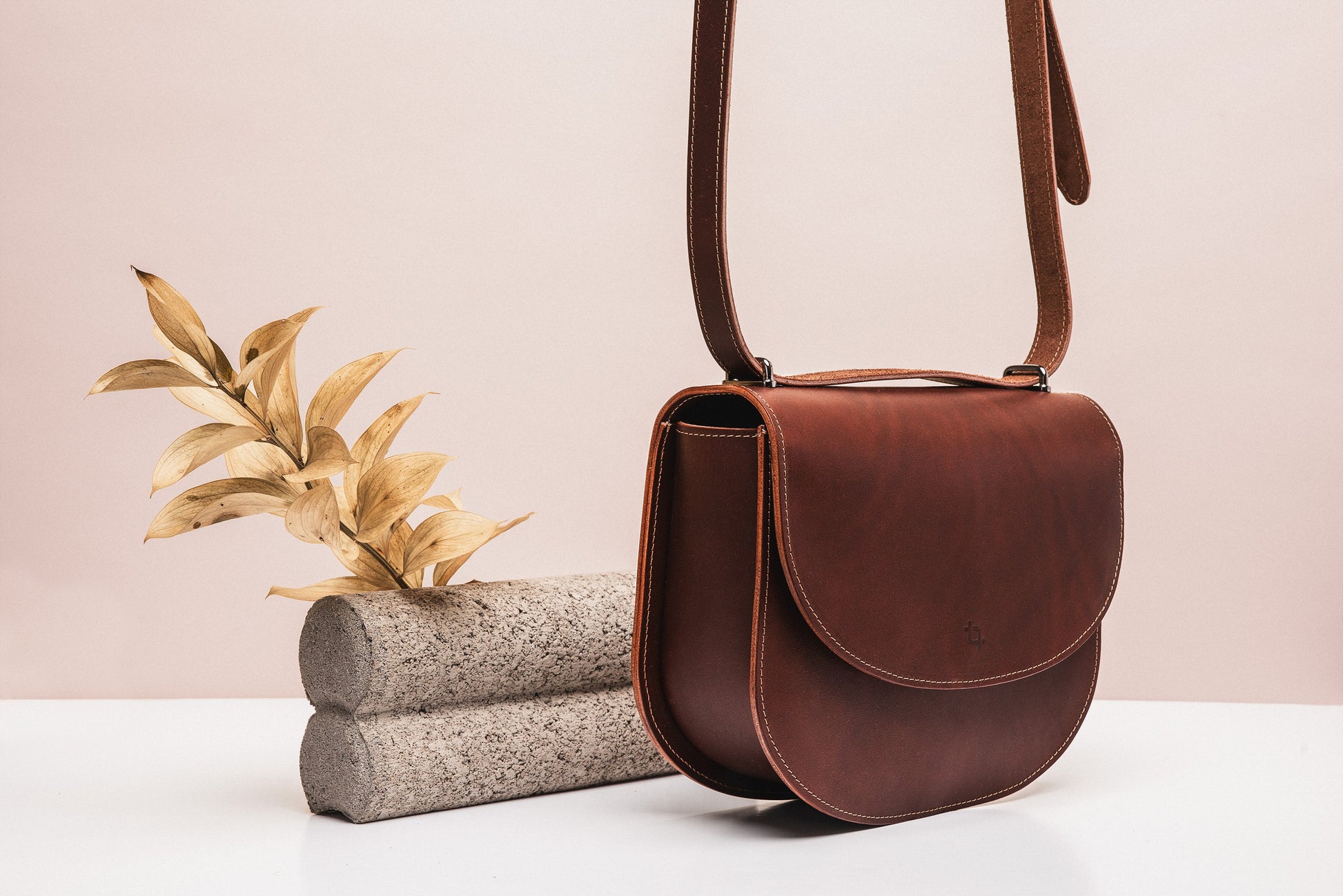 Leather Handbag Moon Pack - Cognac