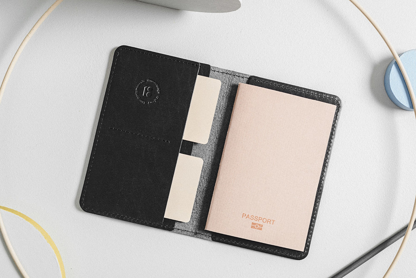 Tour Portemonnaie Passport Covers - Black