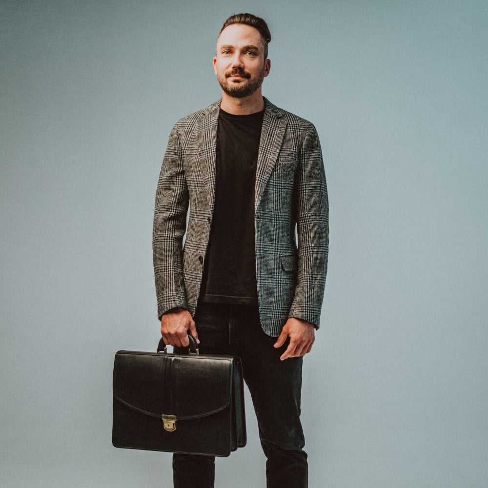 Briefcase No. 99 – Black