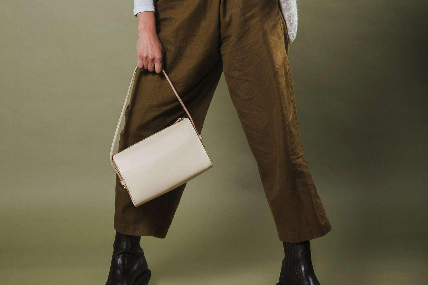 Model Sling - Cookie