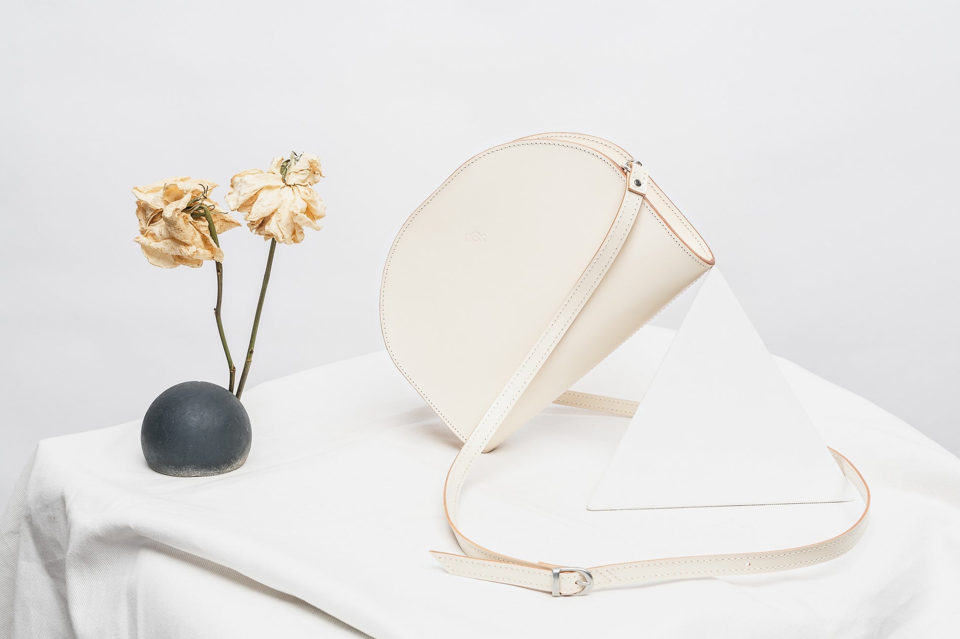 Leather Handbag Half Moon - Cookie
