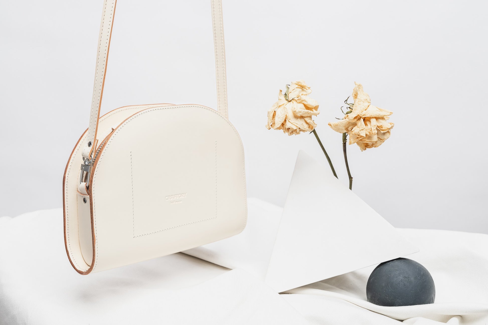 Leather Handbag Half Moon - Cookie