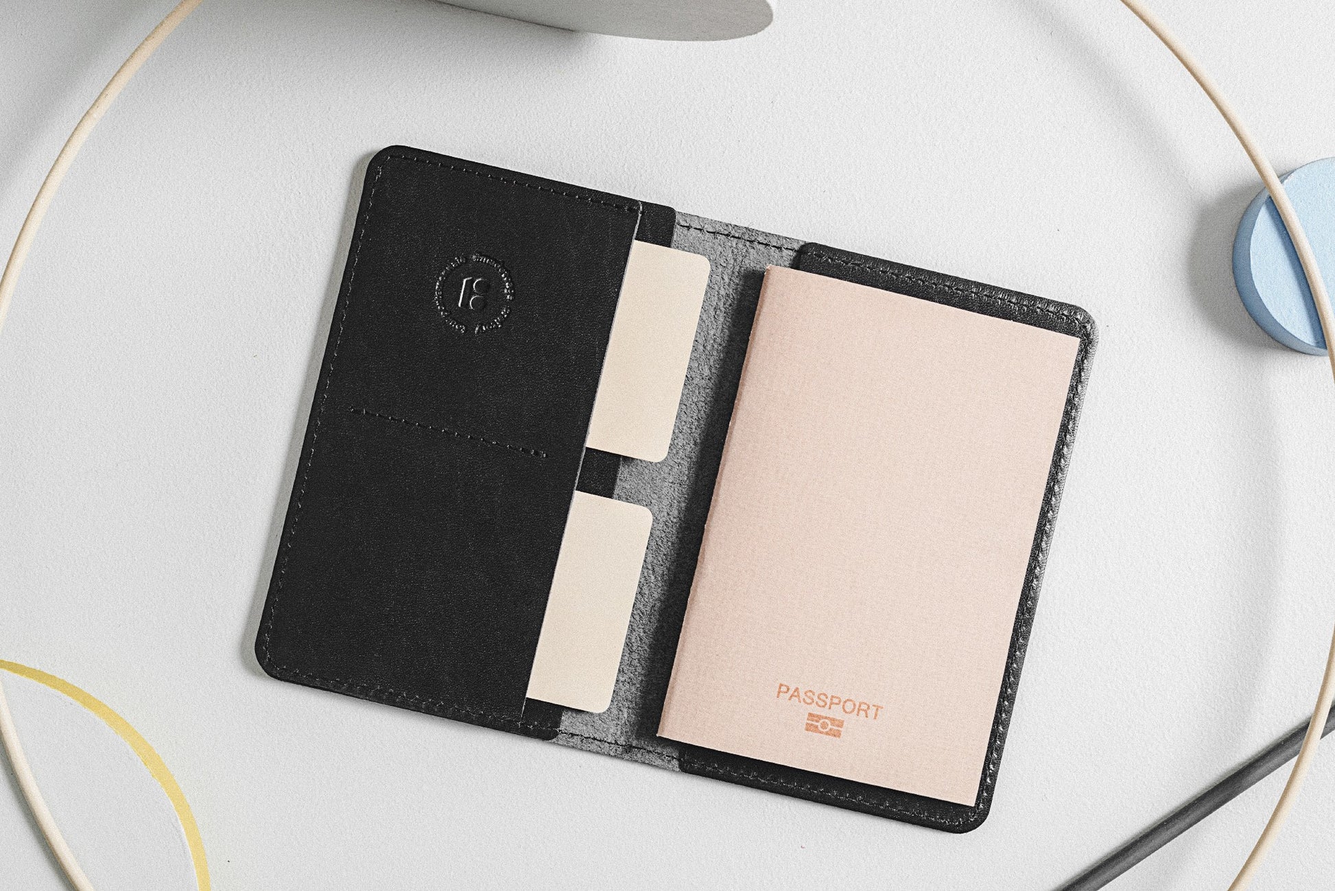 Tour Portemonnaie Passport Covers - Black