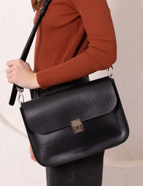 ASTORIA Leather Bag with Old-Fashioned Buckle – Black